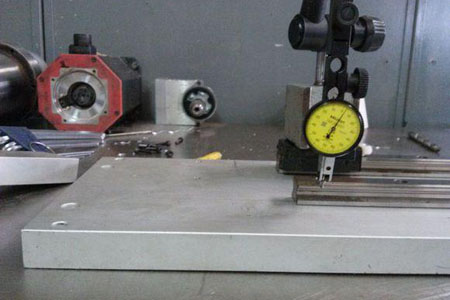 機(jī)床行業(yè)直線導(dǎo)軌的校對與安裝有哪些注意事項(xiàng)？